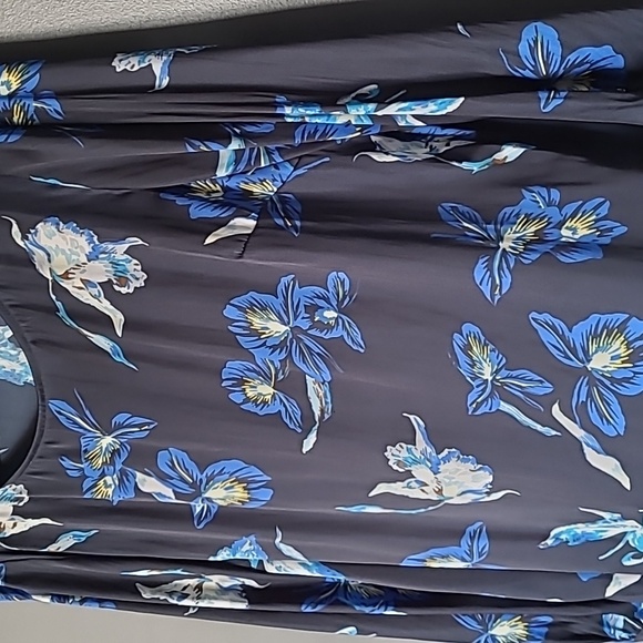 Banana Republic Floral Blouse - Picture 3 of 6